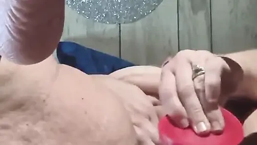 Bu eğitimli fahişenin ona daha fazla yalvarmasına izin vermesinde ilk kez sikişiyor