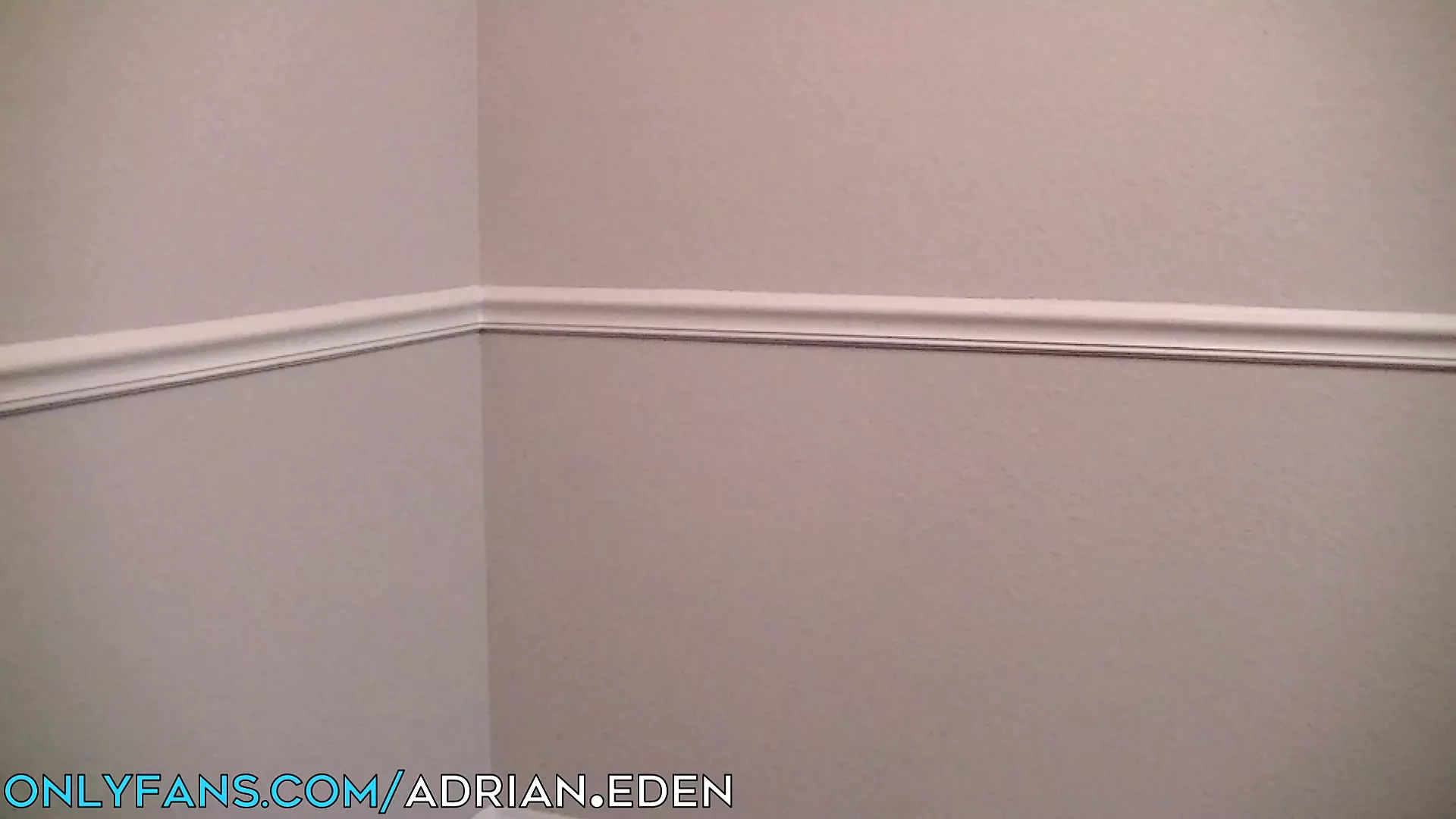 Adrian Eden - Bare Room Moan-Fest com Cordas de Porra