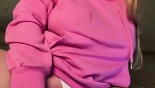 Jucielussie muncrat sambil ngentot dengan dildo besar