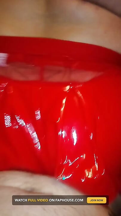 همسر قرمز پوش