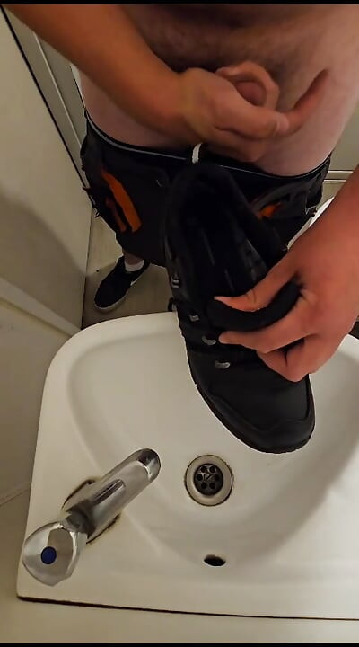 Fuck and cum in my leather workboots
