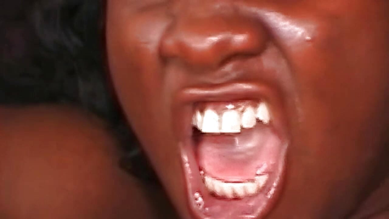 Beautés noires, trio FFM, baise brutale - action lesbienne, creampie, orgie