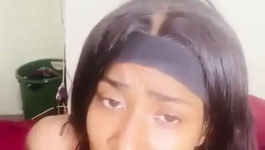 Доминиканская девушка мастурбирует богатыми