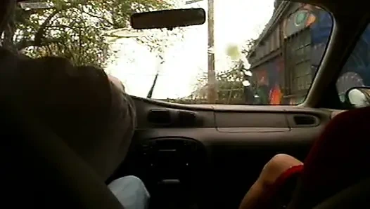 Araba kaportalı sarışın sürtük sert boşalıyor