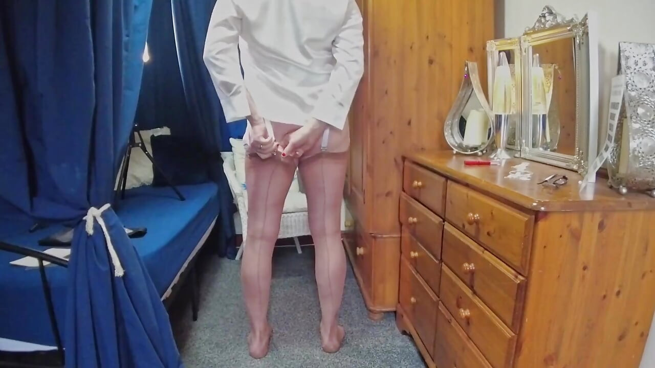 Fully Fashioned Flashing Secretary