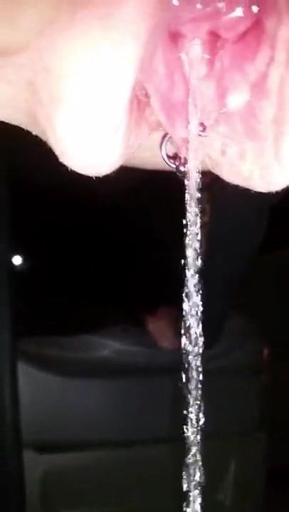 Amateur pissing pussy close-up