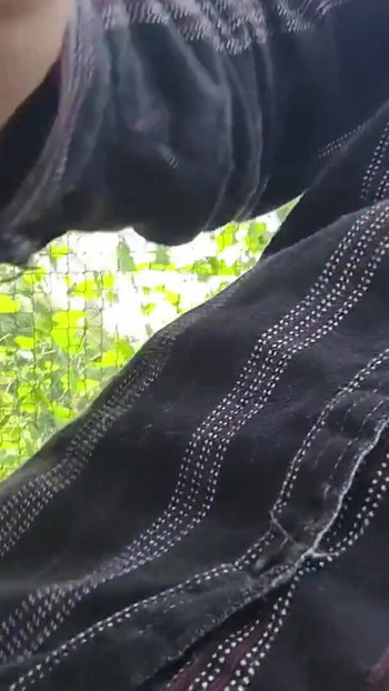 Trenutak koji morate vidjeti iz "Indian Desi Boy outdoor CumShort Masterbation"