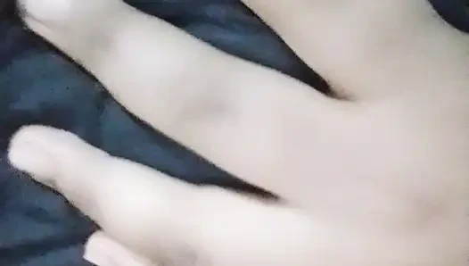 Dakkalı evli kadın vücudunu ve amcığını gösteriyor