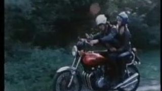 Der verbumste motorradclub jagt geile fuchsin (діамантове відео