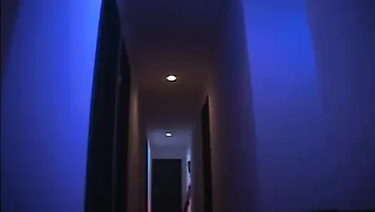 Bikinili ateşli hatun için sert üçlü seks