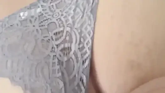 Ngentot memek tebal ibu tiriku dengan kakinya yang menganga lebar