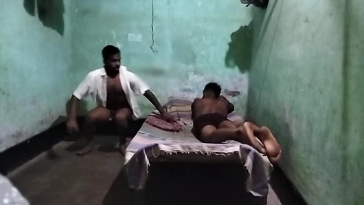 Büyük yarak desi desi dede genç kız ilk kez twink oğlanla sikişiyor