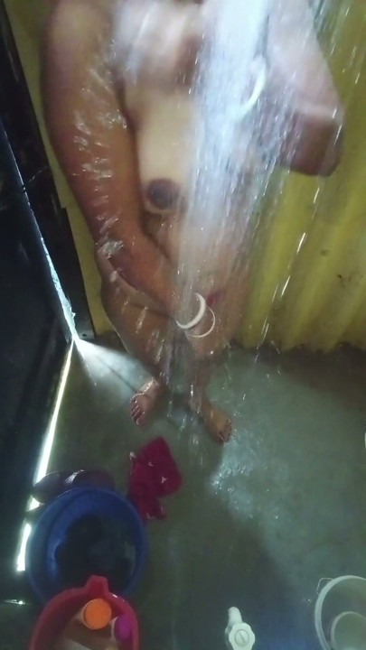 Desi bhabhai washroom MMS  viralvideo | Clip 1