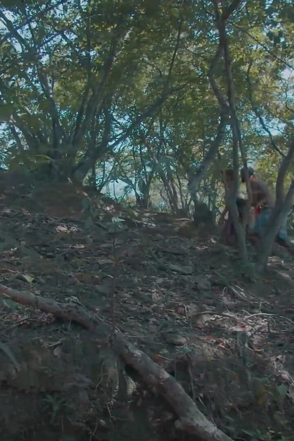 The King's Hottest Girl Took Me Down the Stream for a Quick Cum
