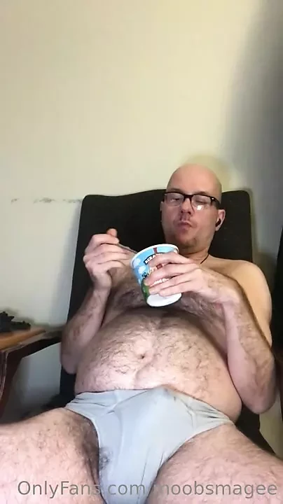 Gainer mange une chaise