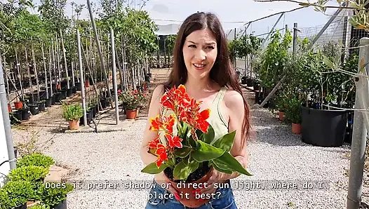 Ученик садовника Макс (20 лет) после работы выливает на меня сперму!
