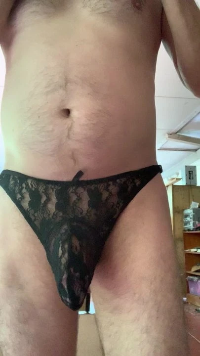 Poppers in lace gstring
