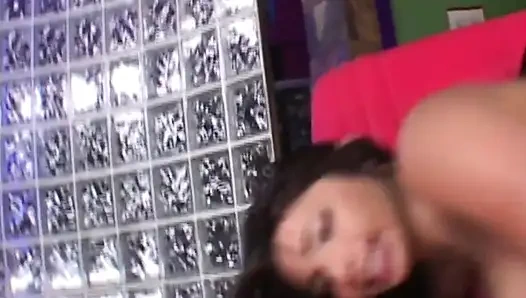 Арабская девушка любит сосать немецкие члены