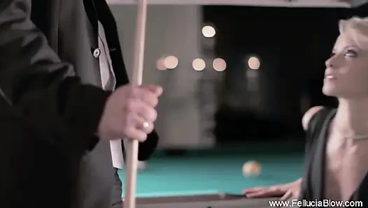 Sesi oral pleasure yang penuh dengan seks sensual