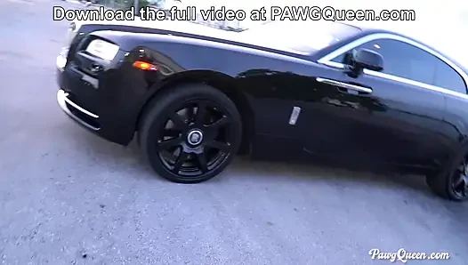 Pawgqueen Ryan Rolls Royce'da twerk yapıyor