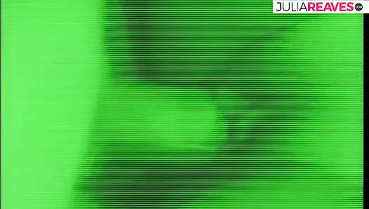 Heiße mädchen werden auf dem sofa in abwechselnden gefickt, wo es zum abspritzen im mund kommt