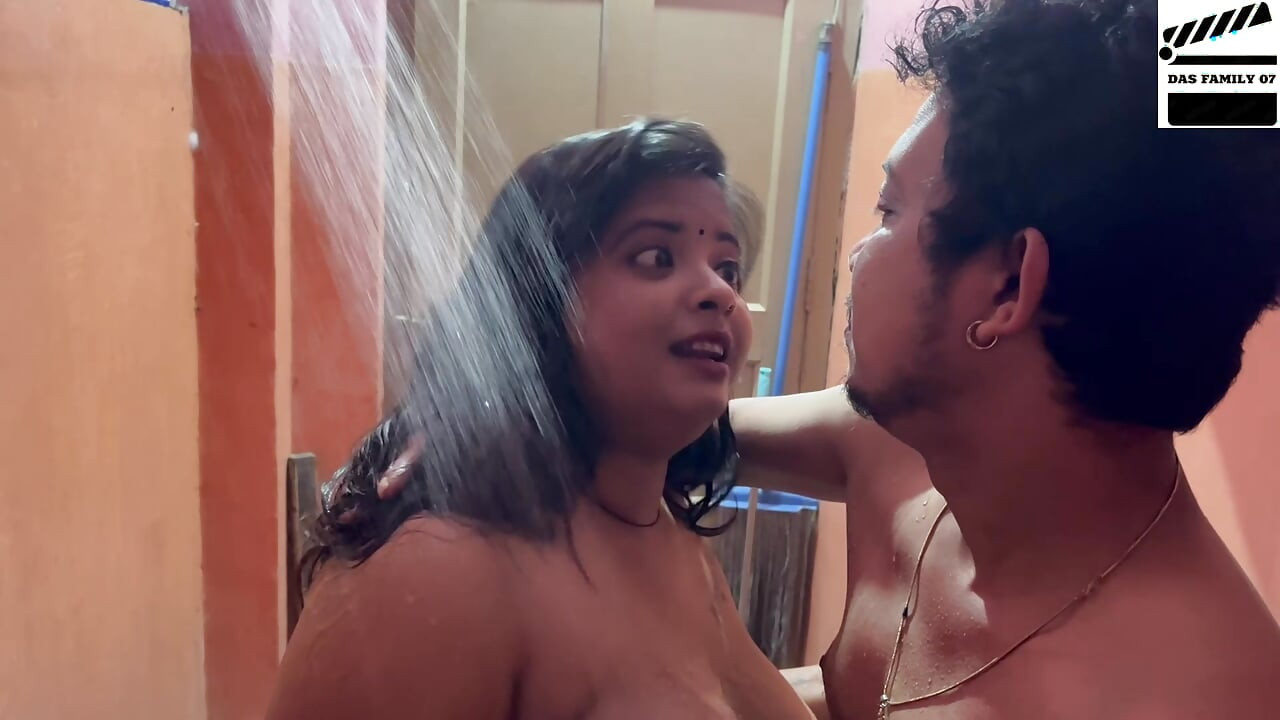 BAARE DUDH WALI MAMI KE SATH KIYA SHOWER SE