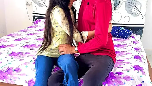 Ich habe noch nie einen schwanz in meine muschi genommen, ich habe angst, mach es langsam, meine muschi ist sehr eng