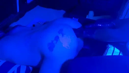 Kirli koyu yumruk sokma