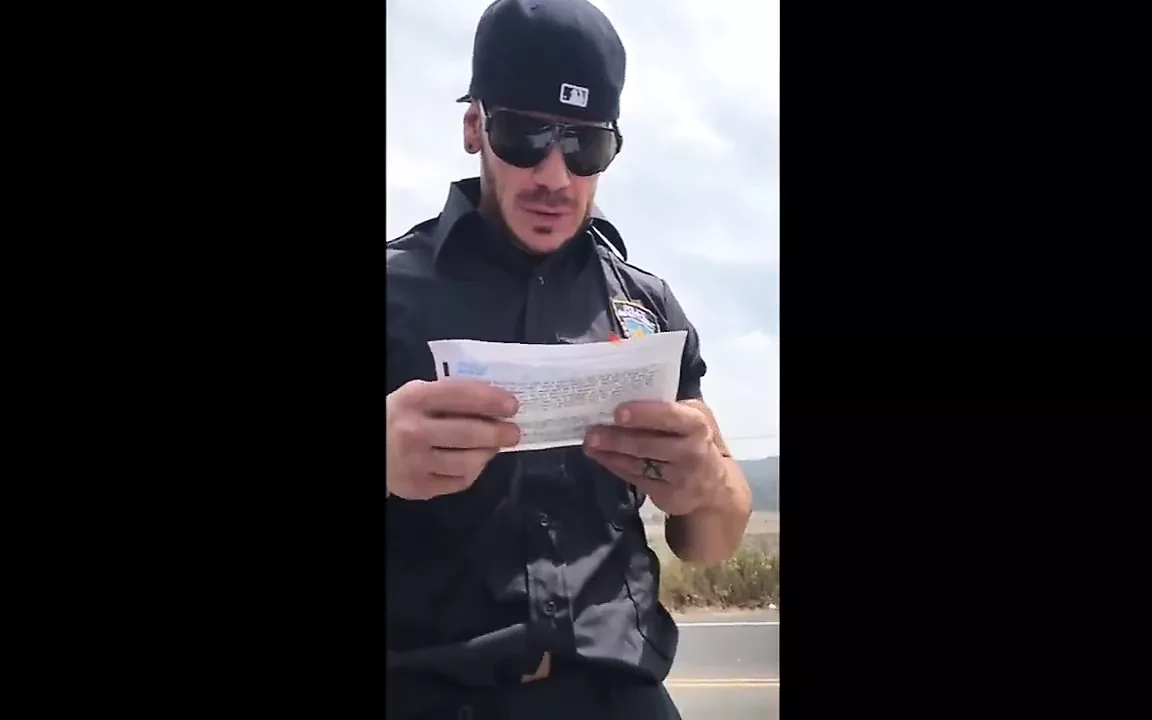 脱衣警察