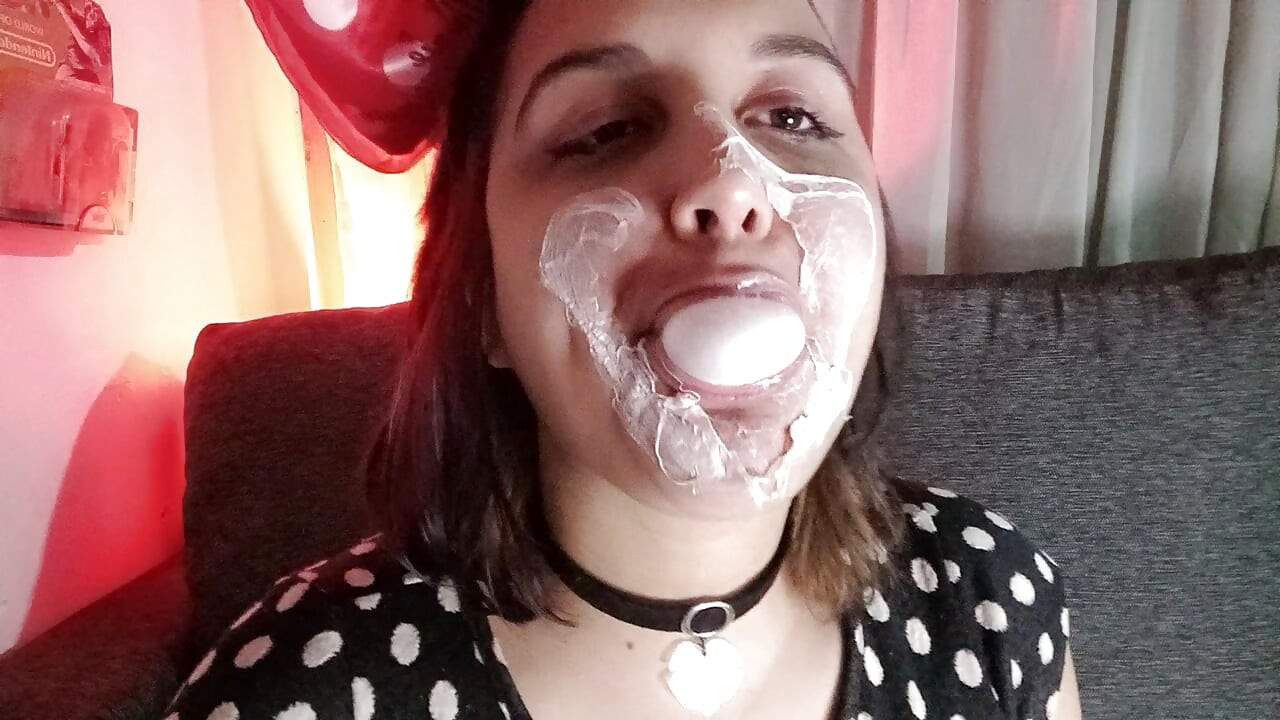 Making a Bubblegum Mess - Minnie Outfit - Bunny Looner