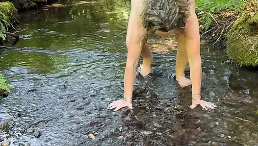 Istri Alami Bermain di Sungai, Dapat Sperma