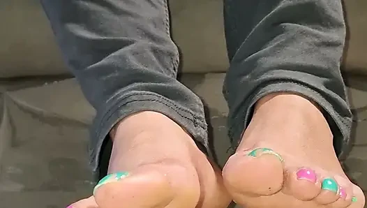 Stay ignored at my feet and dirty sandal