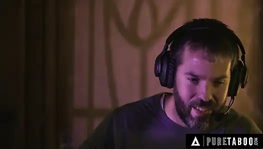 Saf tabu kimlik hırsızı arkadaşı tarafından baştan çıkarılıyor, kızgın Haley Reed catfish zengin işadamı için ekipler