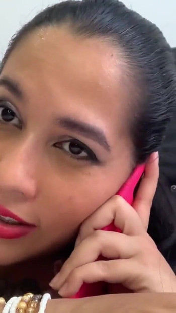 Momento jawo ha "Parlare con mio marito al telefono mentre scopo il suo migliore amico"