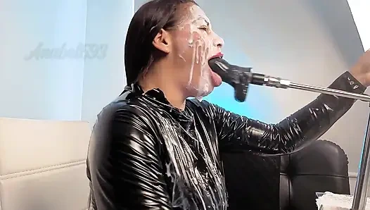 Permainan Kotor Dalam Tenggorokan Dalam Close-Up