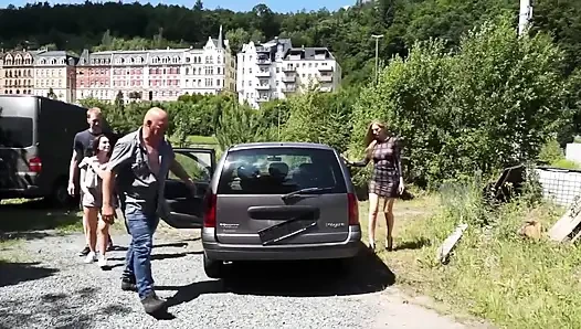 Грязный продавец машины, трахнул за скидку!