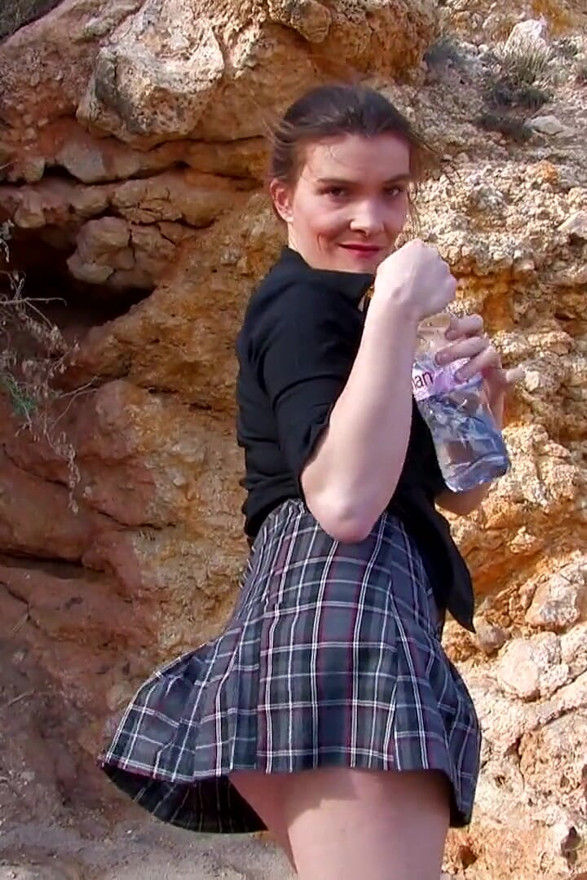 Millie Espiegle Loves to Have Her Anus Penetrated