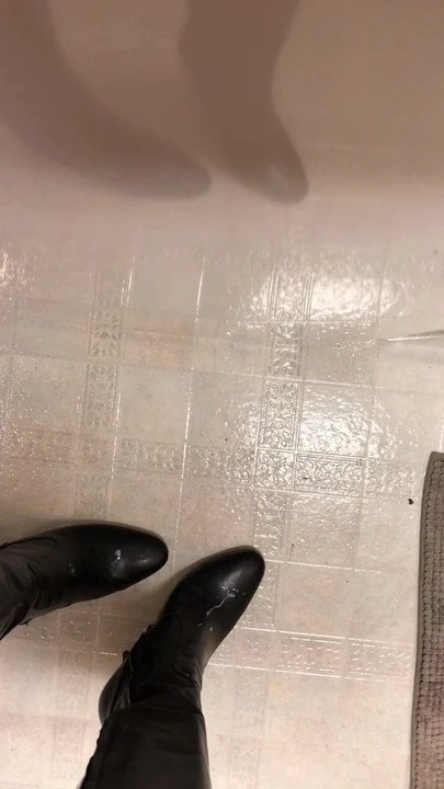 Fresh Cum on boots
