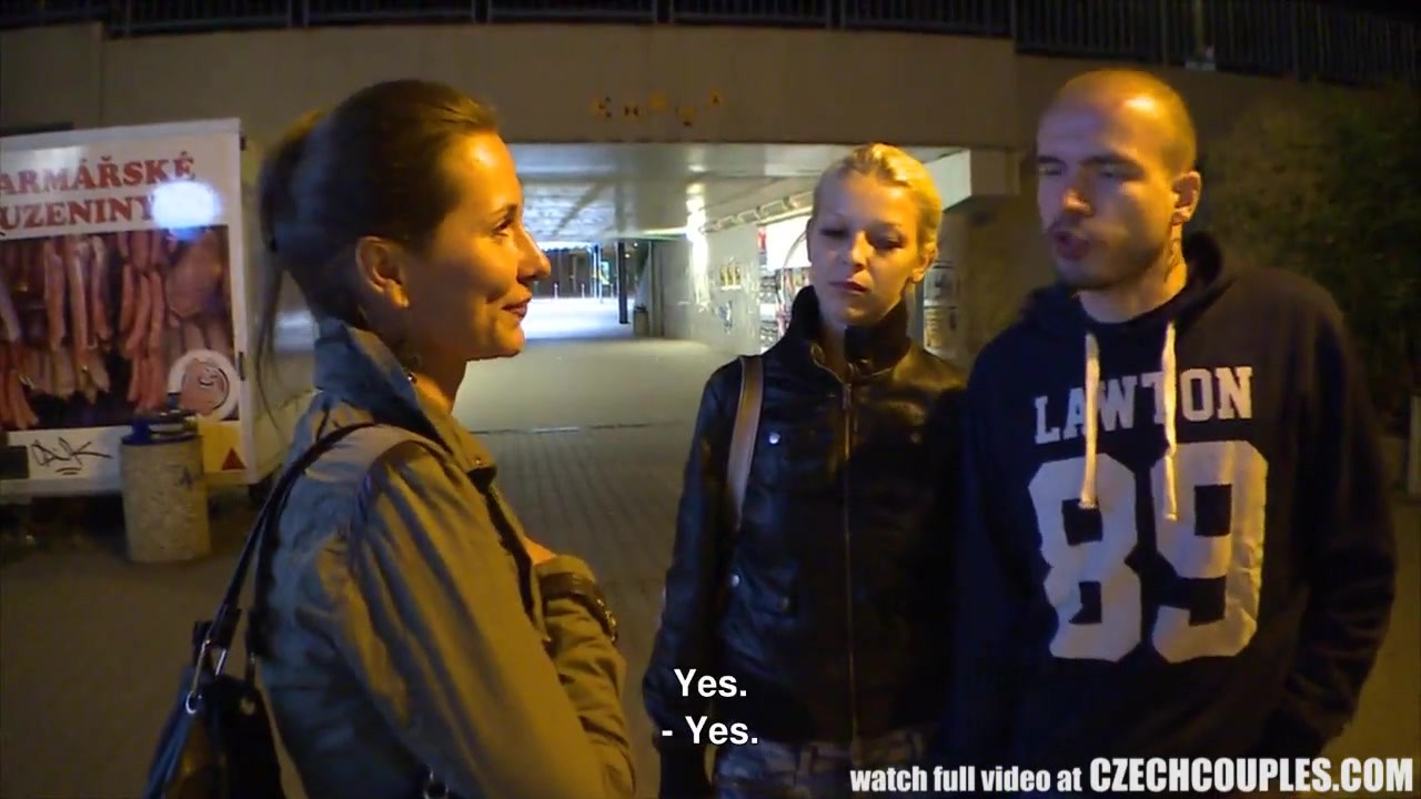 Gf交換のためにお金を稼ぐ美しいチェコ人ペア