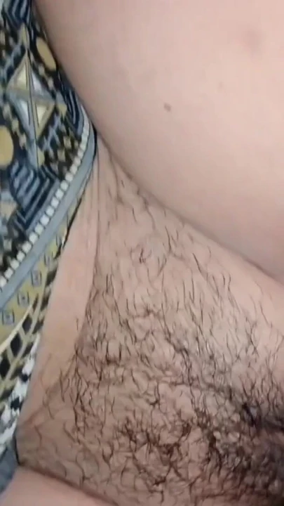 She wanted to get rid of her ass and pussy by bringing her to the house by persuading the elder sister-in-law to talk about hitting her ass and pussy on the field. | Clip 1
