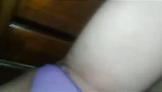 ele de calcinha fia bem putinha