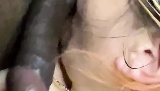 Büyük vücutlu harika götlü kıza istediğini veriyor