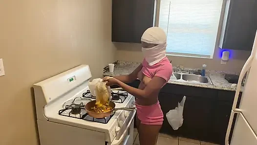 Hot babe naked making breakfast for her boyfriend m