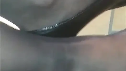 Nyllady Schuhspiel und baumeln in einem möbelhaus