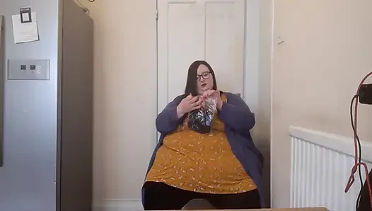 SSBBw tries on G strings shows off fat body