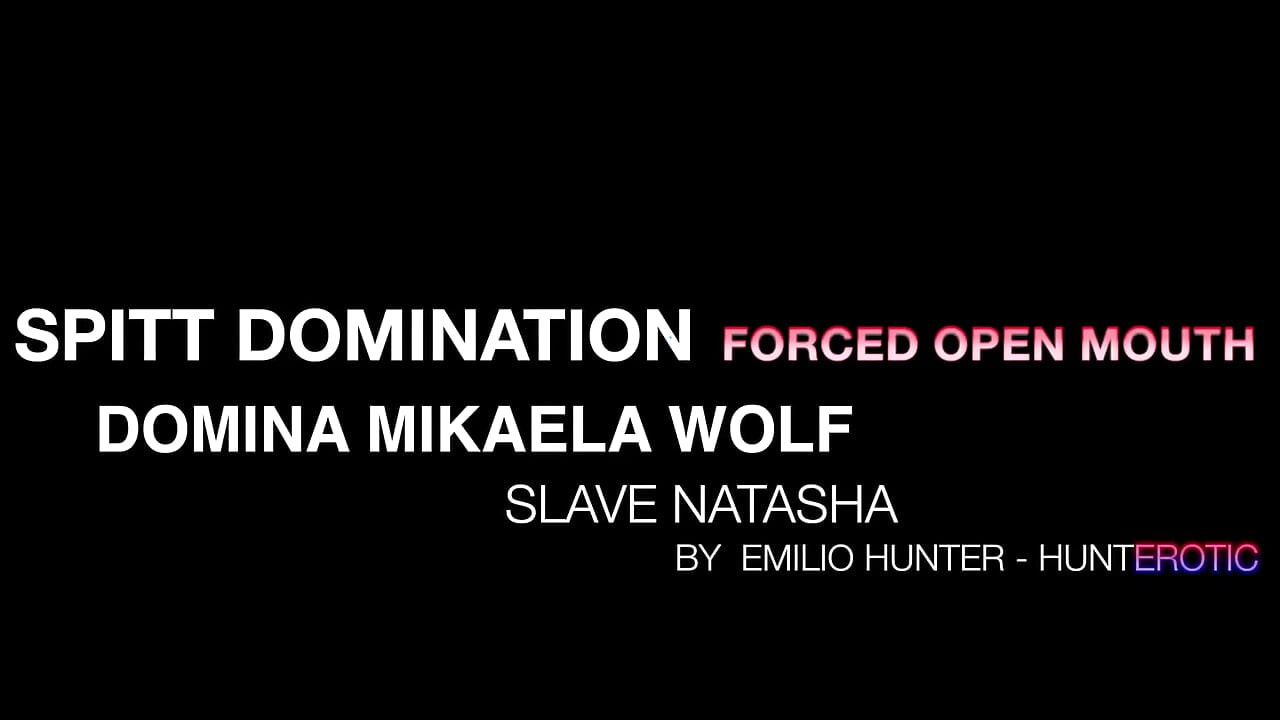 Plucie dziewcząt - Pająk zakneblowane usta plują upokorzenie - Domina Mikaela wilk i niewolnica Natasha Grof