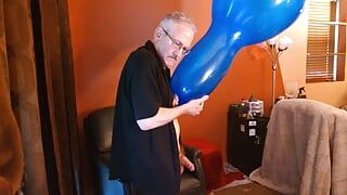 109） 长颈气球淫荡的撸管由爸爸的气球棒