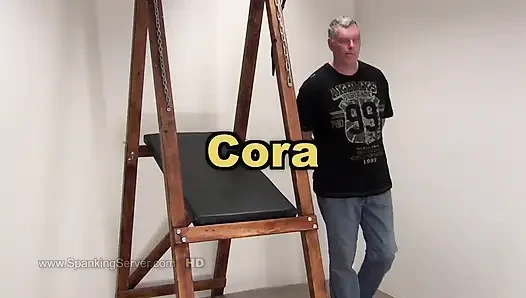 Cora amcık şaplak atıyor