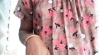 Thick Desi Aunty Cumming Squirting So Good On Vibrator