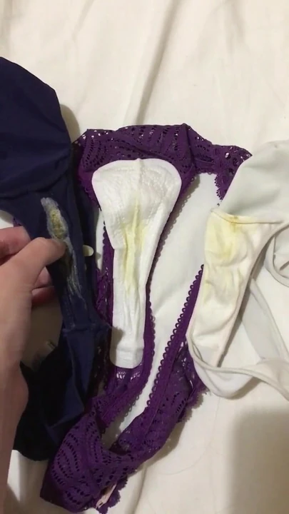 Σαγηνευτική στιγμή από το "You love to smell Dirty UNDERPANTS, σωστά;! ΚΡΙΤΙΚΗ Ρωσίδα ερωμένη σε φθαρμένα εσώρουχα σε κοντινό πλάνο με"